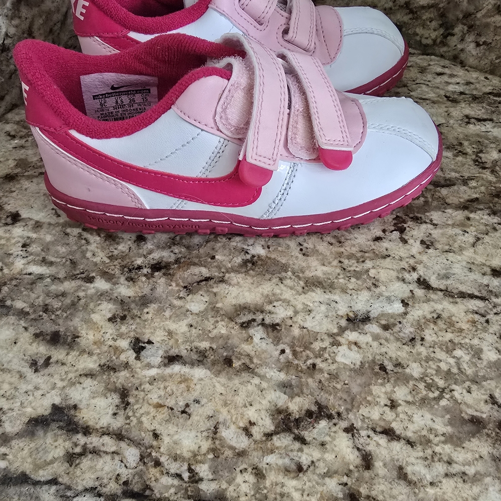 Nike Kids Sneakers in Pink and White